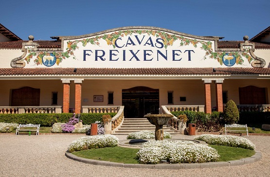 fachada cavas freixenet 22